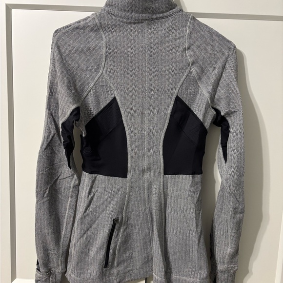 🖤 Lululemon Size 4 1/2 Zip Running Top - Picture 4 of 6